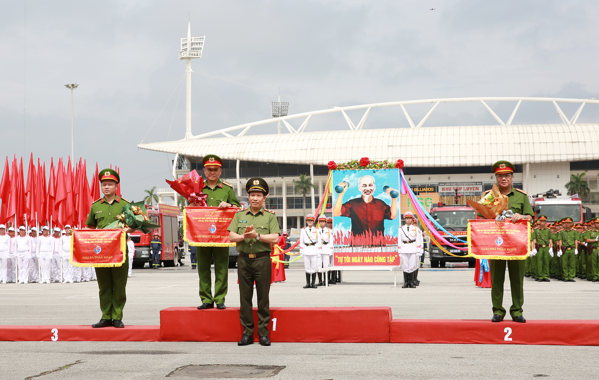 Chung kết Hội thi thể thao nghiệp vụ chữa cháy và cứu nạn cứu hộ năm 2025